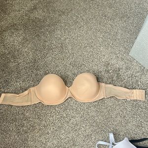 Women’s strapless bra